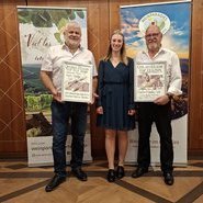 Bei den Riesling-Sekten gab es zwei Sieger&colon; Die Oberkircher Winzer eG &lpar;Kellermeister Martin B&auml;uerlel i&rpar; und das Weingut Schloss Ortenberg mit Kellermeister Hanspeter Rieflin &copy; Beate Kierey