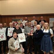 Die Siegerbetriebe des Top Ten Sp&auml;tburgunder Wettbewerbs mit Hoteliersfamilie Schmiederer &copy; Hubert Matt-Willmatt