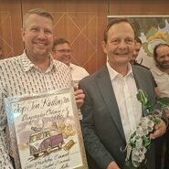 Das Weingut & Privatkellerei Bimmerle belegte bei den Top Ten Betrieben den ersten Platz&colon; Siegfried Bimmerle &lpar;re&rpar; und Kellermeister Philipp Milke &copy;  Hubert Matt-Willmatt